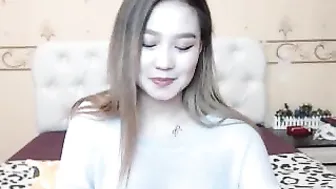 Yoko_Konny fucks herself in pink dildo