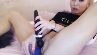 Meryfoxxx Desired female dildos her pussy