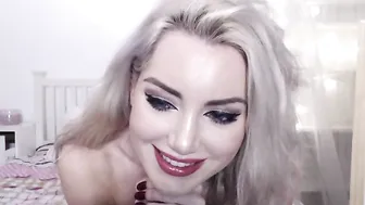 RosieBooBoo Pretty woman pervertedly poops