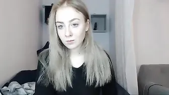 Mineeett The spicy bitch fucks herself with fingers