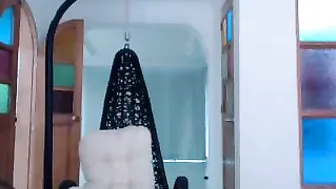 kimtylor Busty chick fucks herself with a dildo