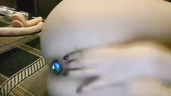 Hammira beauty sensually satisfies her pussy