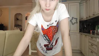 foxvr Slutty babe bares big tits