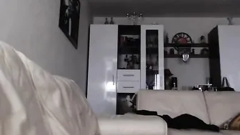 Supereva Cute bitch jerks off pussy