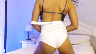quinnlive Crazy chick demonstrates sexy body