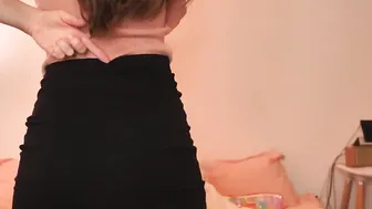 kateelife Sexy wench jerks off her pussy with a phallus