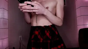 missolive sweet babe gets an orgasm