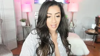 ariana_gray Lustful babe pulls on the couch