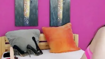 BustyxxHelen Luxury mare fucks vagina dildo