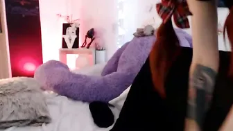 valerymont Skinny beauty pulls pussy
