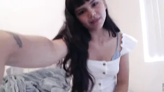 chloenoa Ardent shlendra seduces with a huge ass