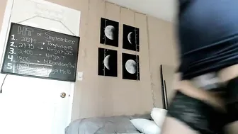 KellyBarbiee Exquisite body gently pulls pussy