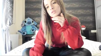 barbieprincess Juicy babe caresses pussy