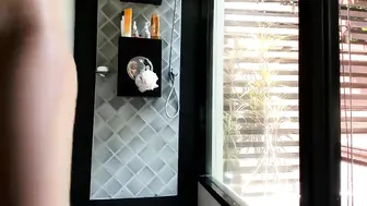 gia Cute lady gently massages pussy