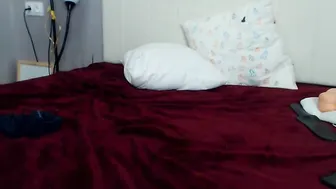littlewetgirl Impressive woman smacking her pussy