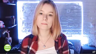 leo-lulu Naughty passion caresses shaved pussy