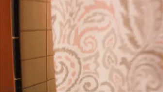 Shower-Fun Busty chick fucks herself with a dildo