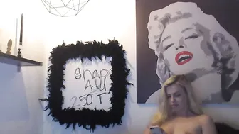 AshlynnSnow Attractive cockroach shows tanned body