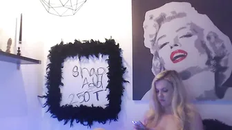 AshlynnSnow Attractive cockroach shows tanned body