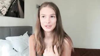 sweetestmary Sexy Krala shows a gorgeous body.