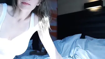 alexis Delicious bitch pulls her holes