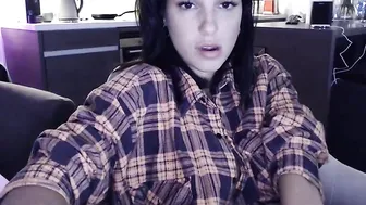 misskreazy Kralia in stockings intensely fingering vagina
