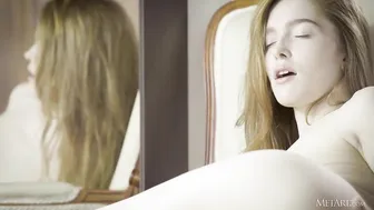 Jia_Lissa Spicy female caresses nipples