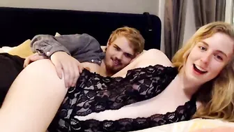 Loonyguitar Hot bitch posing in fr