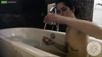 EvelynClaire Amazing slut pulls vaginal opening