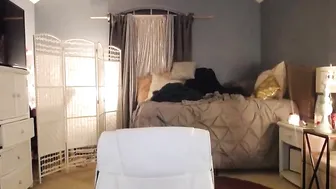 xo_morgan moaning and biting his lip, fucking himself with his fingers