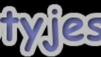 Jess_Ryan Experienced bitch spreads her legs