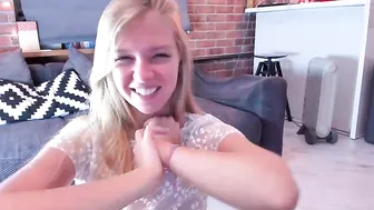 wondervera Slender chica dances in underwear