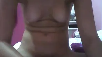 Meninafofaa Busty babe twirls big ass