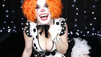 ScarlettFoxPlay close-up of beautiful breasts