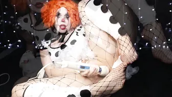 ScarlettFoxPlay close-up of beautiful breasts