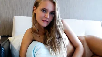 ohmymia Cute babe exposes big tits