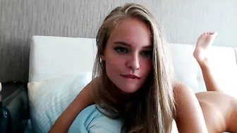 ohmymia Cute babe exposes big tits