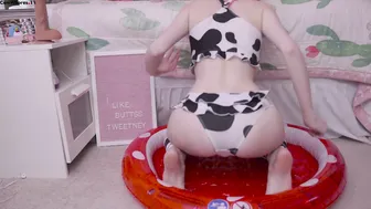 cute_girl bitches have fun in an adult