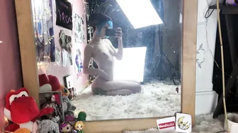MattieDoll Slutty tattoos jerking pussy