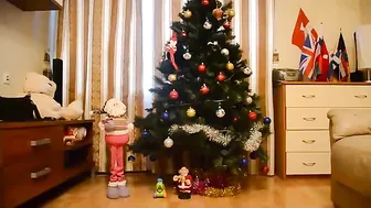 guesss3211 Elegant slut caresses shaved cunt