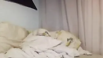 Cute_chick jerking off sitting on the edge of the bed