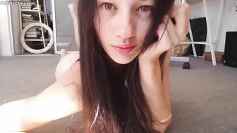 Missalice The charming doll fun dancing in front of the camera