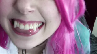 layanaqueen Sexy wench sucks dick