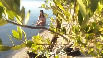 KATEELIFE Burning leggy babe pulls clit