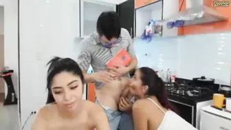 Barbariem Slender babe masturbates pussy