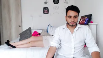 stepbrothers_usa Skinny pussy caresses shaved pussy
