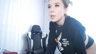 slimmsexx69 Dark haired passion poses in lingerie