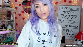 lana_del_bae Cute lady undresses in front of the camera