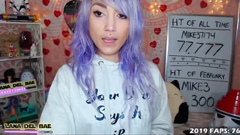 lana_del_bae Cute lady undresses in front of the camera