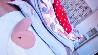 hoot Bitch with elastic booty posing erotically